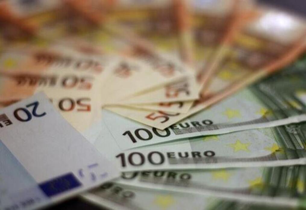 Introducing the euro to the web shop
